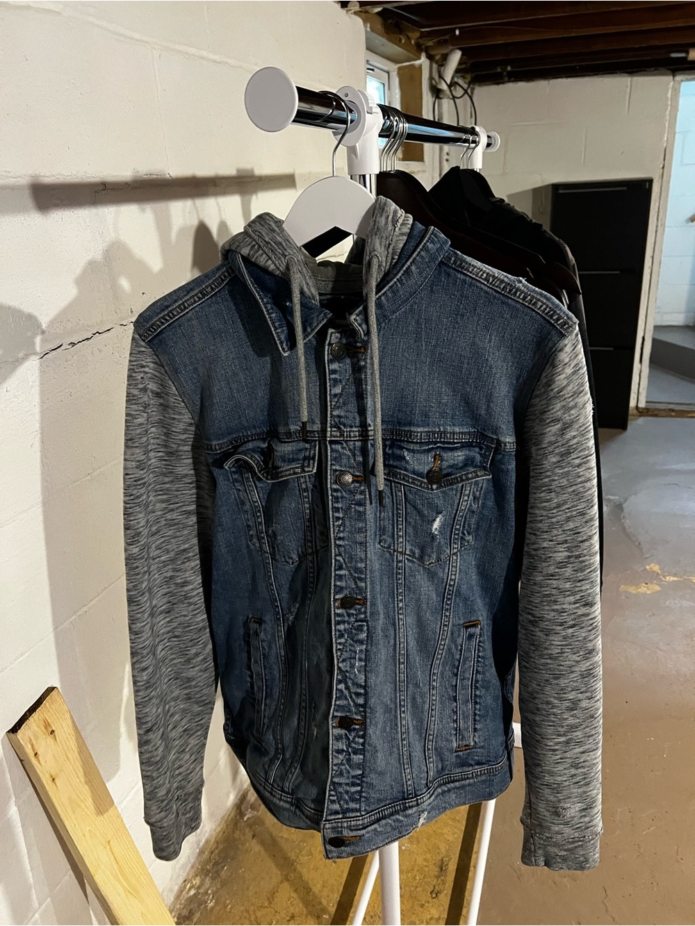 Men's Denim Jacket with Gray Hooded Knit Sleeves - Casual Layered Style